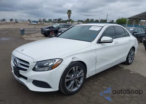 2018 Mercedes-Benz C 300 из США, поврежденный, VIN 55SWF4JB3JU253363